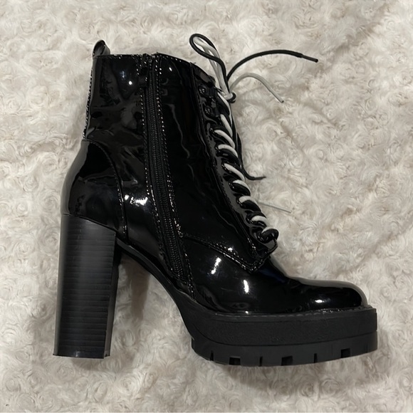 AlIT Patent Leather Block Chunky High Heel Boot. Size 9 black and White laces. - Picture 12 of 16
